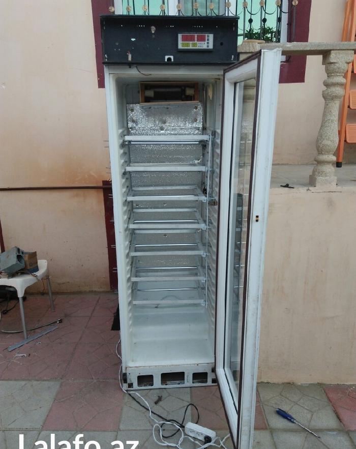 inkubatorlarin yığılması ve temiri.  inkubator tam avtomatik rejimde m